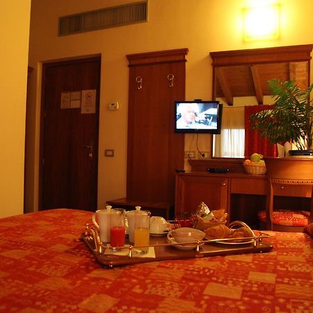 Hotel Il Borghetto Bariano Экстерьер фото