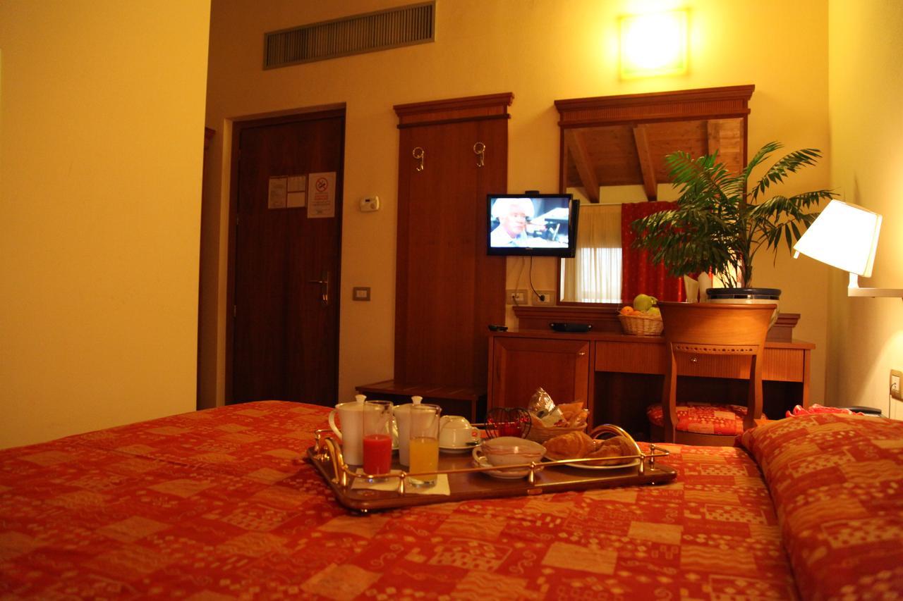 Hotel Il Borghetto Bariano Экстерьер фото